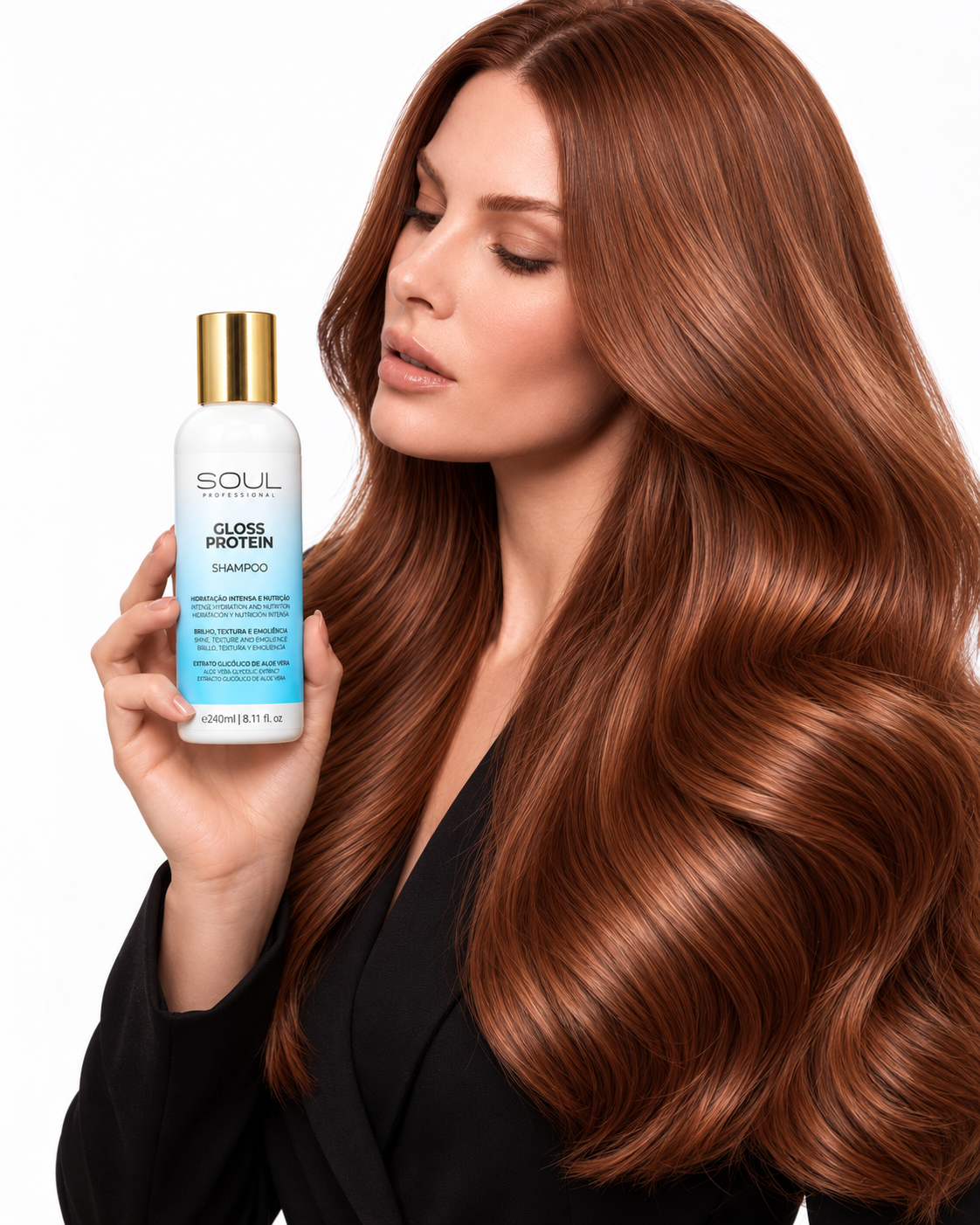 Modelo segurando o Shampoo Gloss Protein da Soul Professional